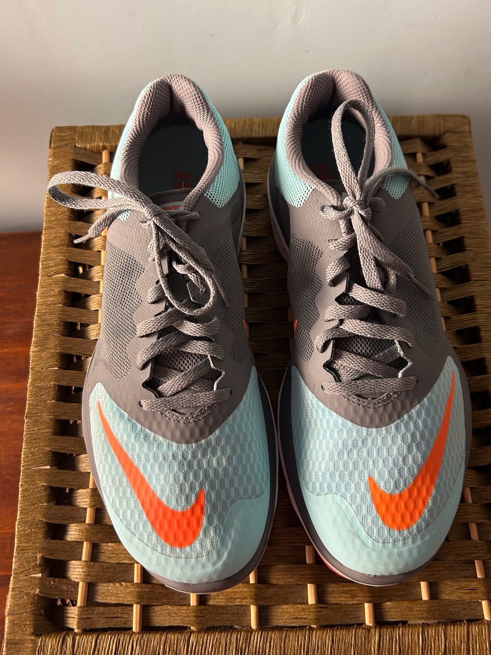 Nike Women’s Sz 9 Light Aqua & Gray Athletic Shoes Orange Swoosh FS Lite Run 3